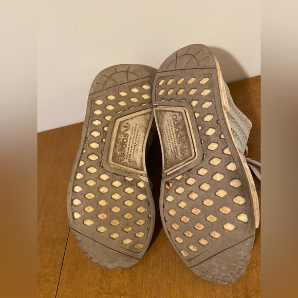 Adidas NMD R1 - Picture 4 of 8
